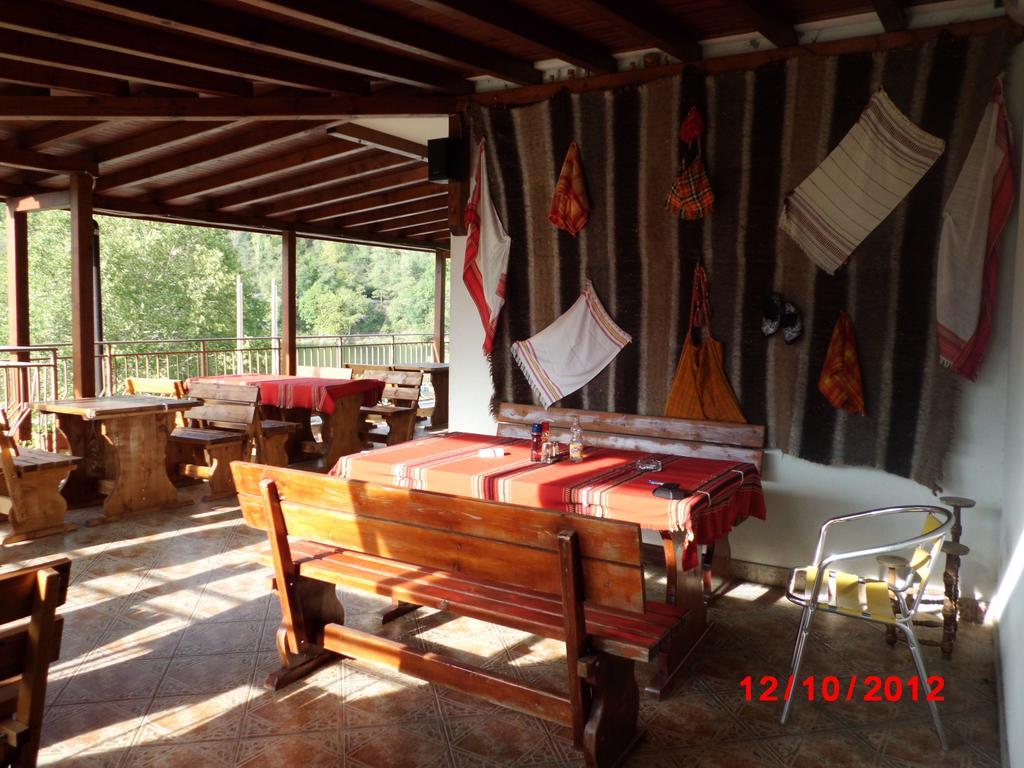 Семеен Хотел Кристал Smolyan Exterior photo