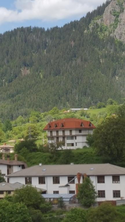 Семеен Хотел Кристал Smolyan Exterior photo