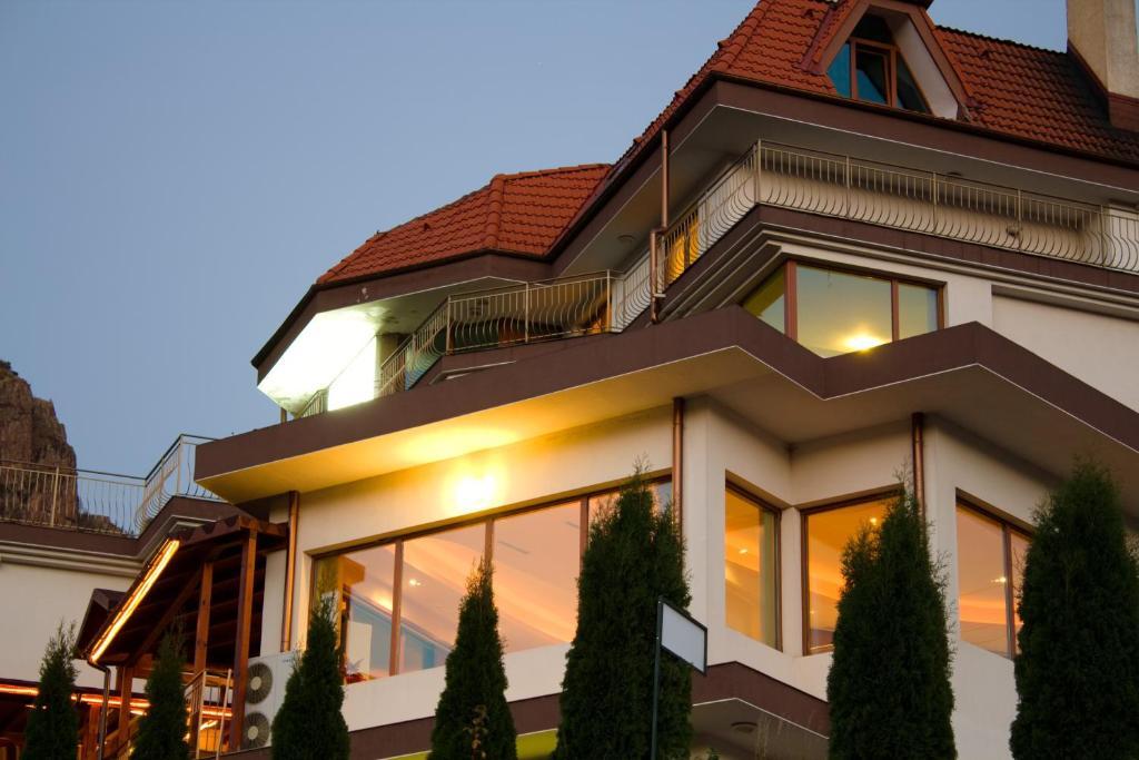 Семеен Хотел Кристал Smolyan Exterior photo