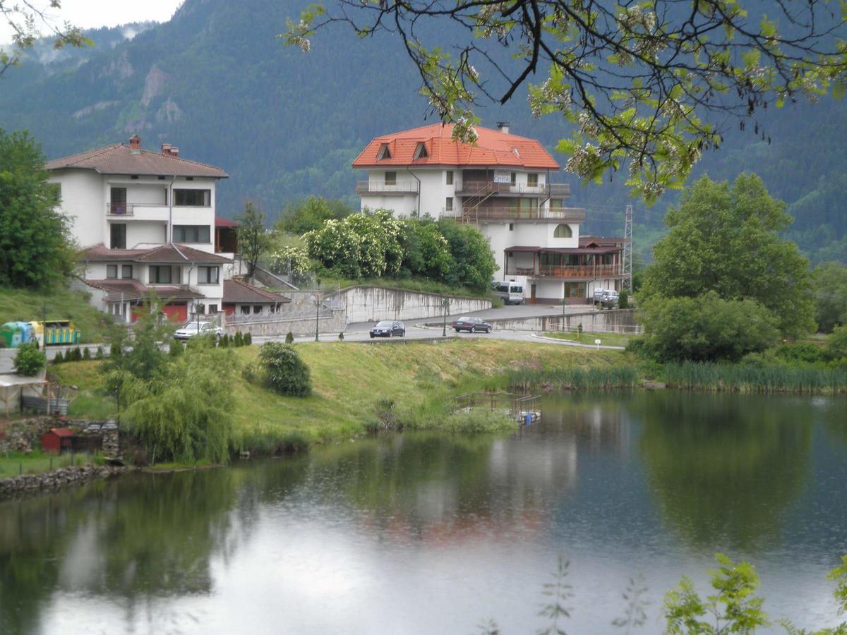 Семеен Хотел Кристал Smolyan Exterior photo